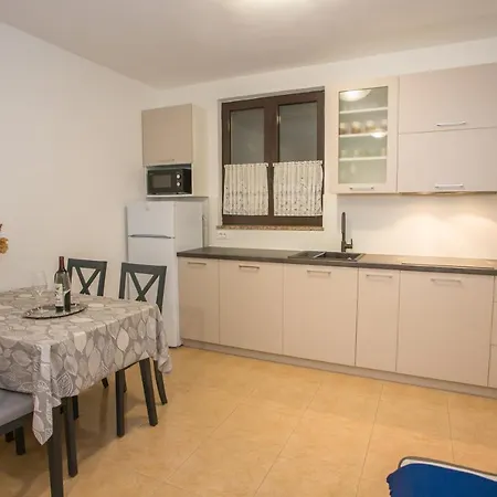 Apartamento Ivan 2 *