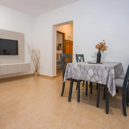 Ivan 2 Apartment