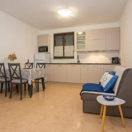 Ivan 2 Apartment *