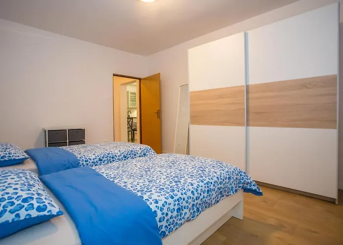 Ivan 2 Apartamento *